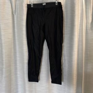 Medium Knox Rose leggings. Black.